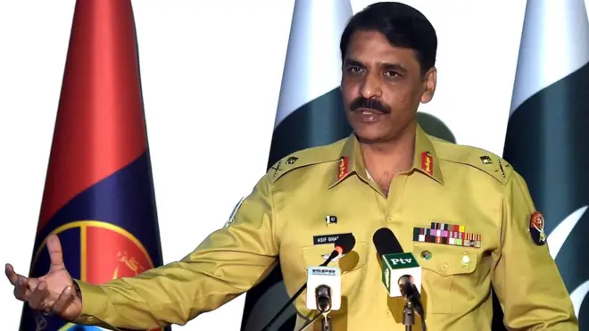 #Nowshera: पाकिस्तान का दावा: दो भारतीय विमान मार गिराए, एक पायलट गिरफ़्तार: LIVE