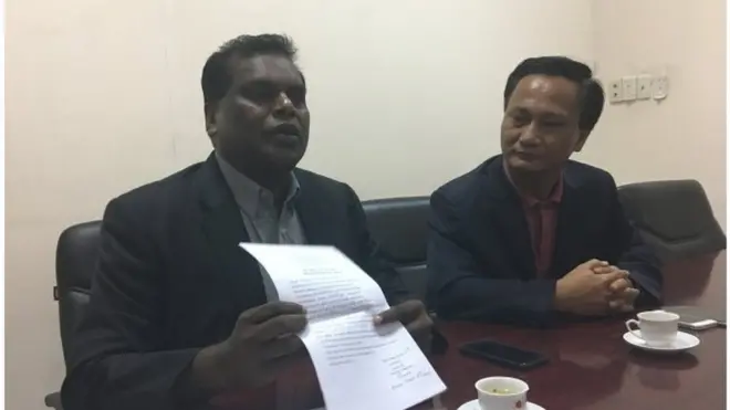 Luật sư Hà Hải (phải) và Luật sư Selvam Shanmugam