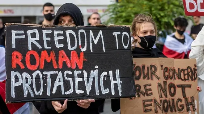 В Польше, куда Протасевич обратился с просьбой о предоставлении убежища, проходят акции в его поддержку