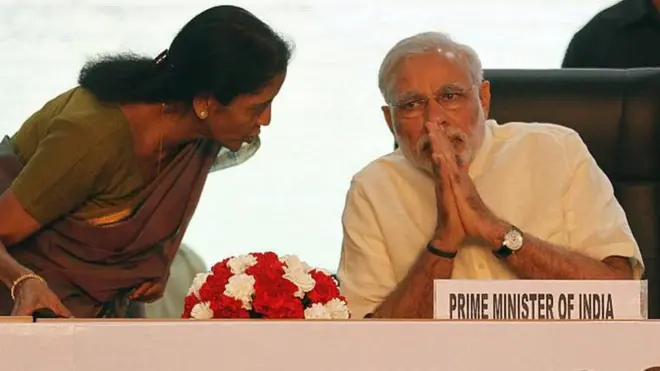 निर्मला सीतारामन आणि नरेंद्र मोदी