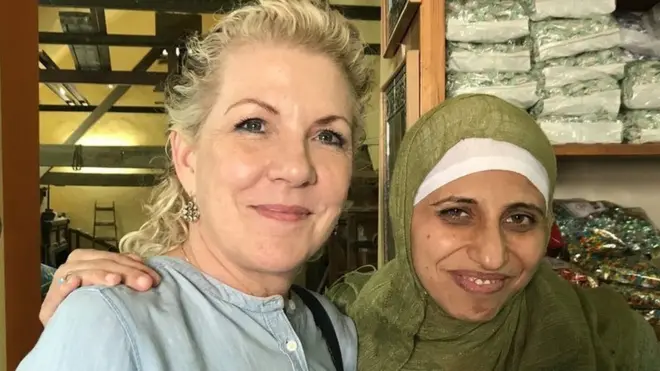 "Dareen Tatour dinyatakan bersalah karena melakukan yang dilakukan para penulis setiap hari -kami menggunakan kata-kata untuk menantang ketidakadilan dengan cara damai," tutur Presiden PEN, Jennifer Clement (kiri).