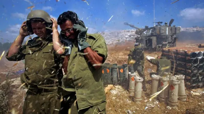 Loltoonni Israa'el bara 2006 yeroo Kibba Libaanositti dhukaasaa jiran