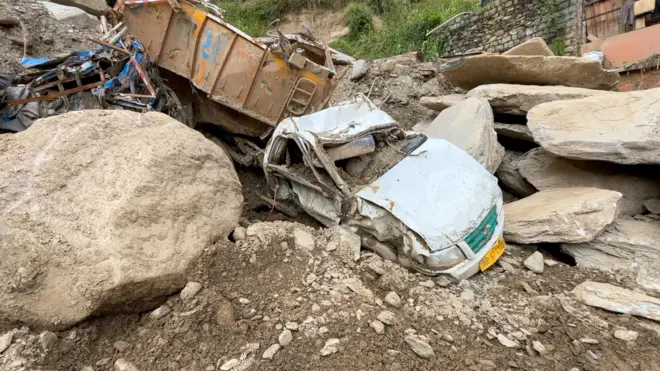 హిమాలయాలు, ప్రమాదాలు, కొండచరియలు, వర్షాకాలం