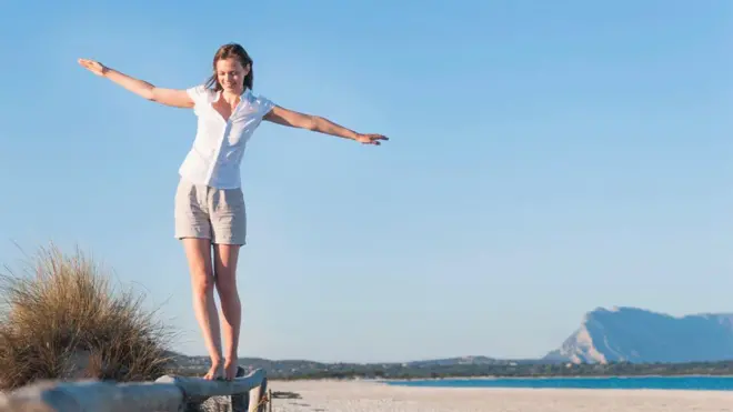 Mejora tu equilibrio con estos 12 simples ejercicios que puedes hacer en tu casa.