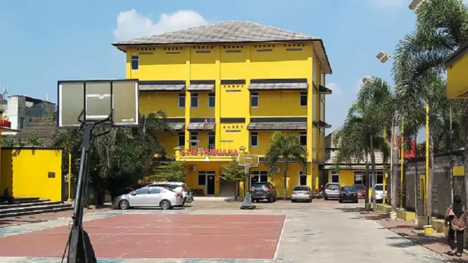 STIE Tribuana di Bekasi, Jawa Barat, dicabut izin operasionalnya oleh Kemendikbud-Ristek.