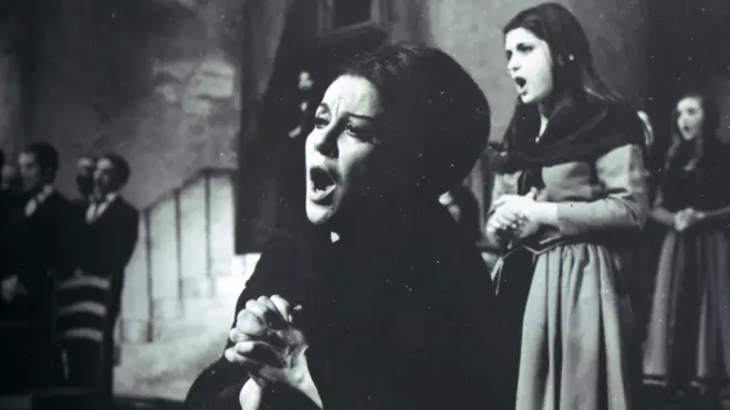 سودابه تاجبخش