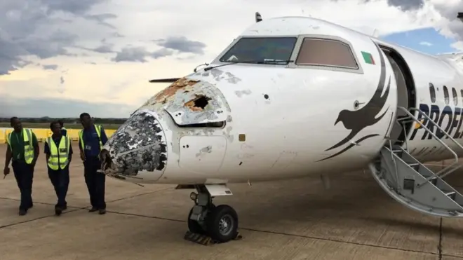 Indege yashegeshwe n'urubura ariko igera hasi amahoro