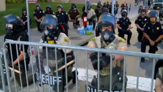 جورج فلويد: لحظات من الاحتجاجات السلمية