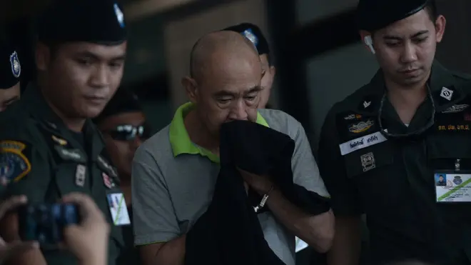 จุมพล มั่นหมาย, ถอดยศ, อดีตรองผู้บัญชาการตำรวจแห่งชาติ, อดีตรองเลขาธิการสำนักพระราชวัง, บุกรุกป่าทับลาน, พล.ต.ต., พงษ์เดช พรหมมิจิตร, ลงโทษ, จำคุก, 3 ปี ไม่รอลงอาญา