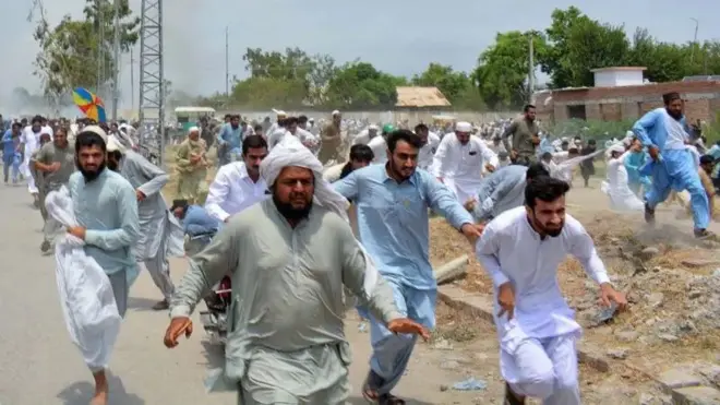 بنو کې د جمعې پر ورځ د احتجاج پر مهال د ډزو پېښه رامنځته شوه.