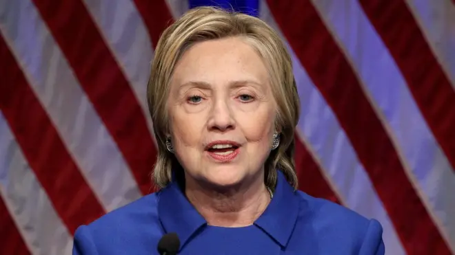 Скандал с электронной перепиской Клинтон разгорелся в марте 2015 года