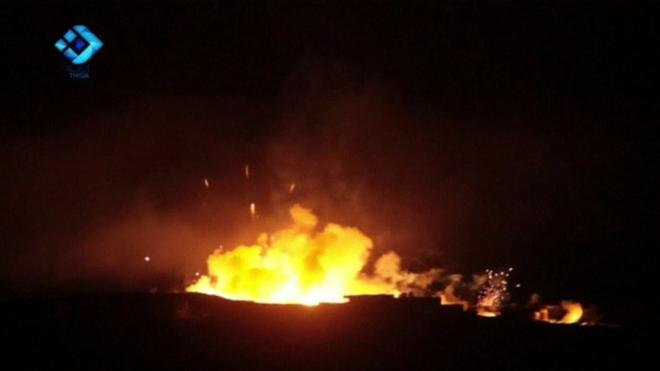 В результате авиаударов повсеместно в Алеппо вспыхнули пожары