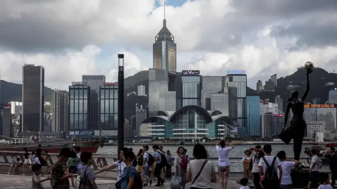 中国港澳办发言人7月29日首次举行记者会警告说：有外国势力图谋搞乱香港，把香港变成中国的"麻烦"。
