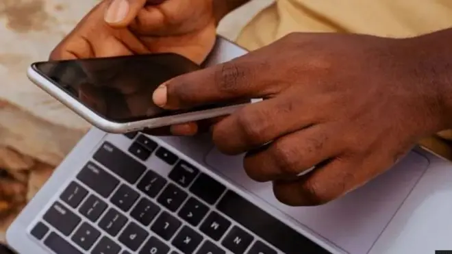 Aworan foonu ati kọmputa 