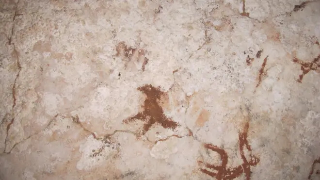 Gambar cadas atau lukisan gua tertua di dunia terlihat di Gua Metanduno.