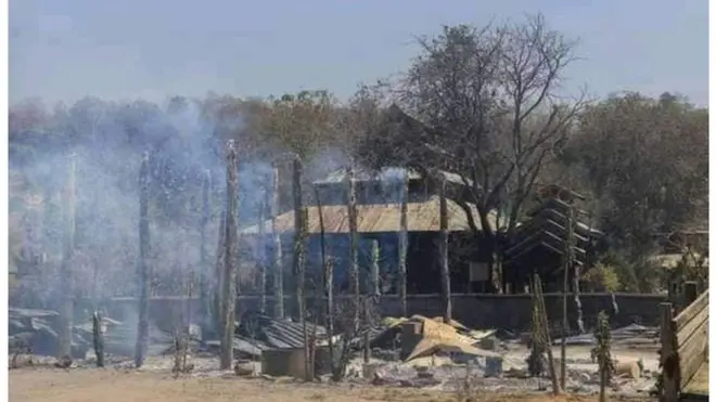 စစ်ကိုင်းတိုင်း အတွင်းက မီးရှို့ခံရတဲ့ကျေးရွာတစ်ရွာ