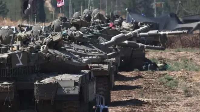 Taangiyada Israa'iil oo isku urursanayay meel u dhow xadka Lubnaan