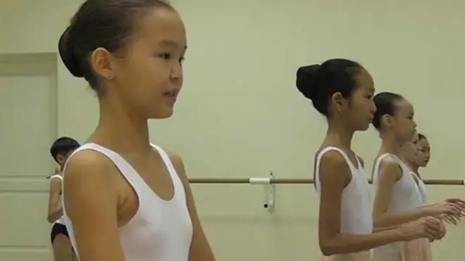 Карина Чикитова теперь занимается балетом и мечтает выступать на сцене Большого театра.