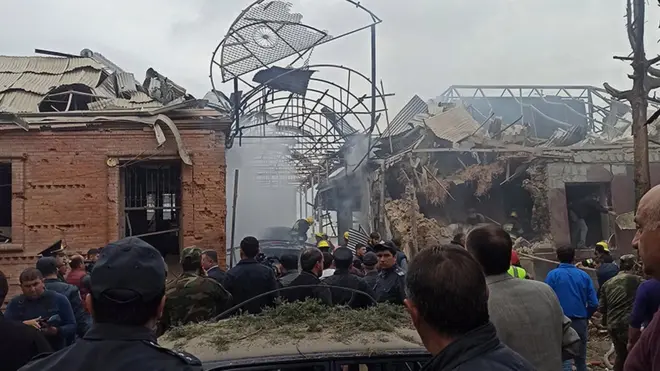 В воскресенье армянские военные обстреляли второй по величине город Азербайджана, Гянджу, расположенную в 30 километрах от линии фронта