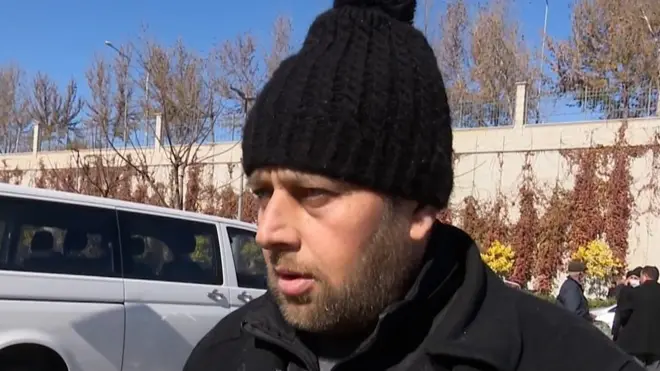 فريق بي بي سي يزور مدينة أضنة التركية المنكوبة في الوقت الذي تتواصل فيه جهود الإنقاذ أملا في العثور على ناجين من جراء الزلزال المدمر