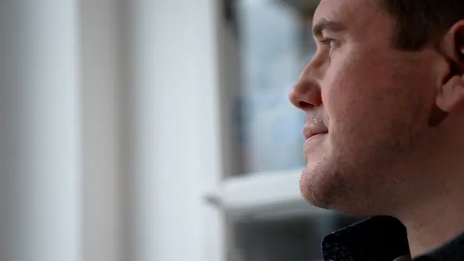 Ian Lester no pudo salir de su casa durante meses.