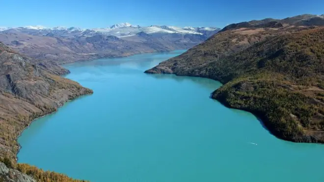 Hồ Kanas là ở tỉnh Tân Cương của Trung Quốc, gần biên giới Kazakhstan, Nga và Mông Cổ.