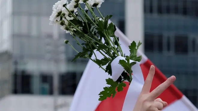 цветы и флаг