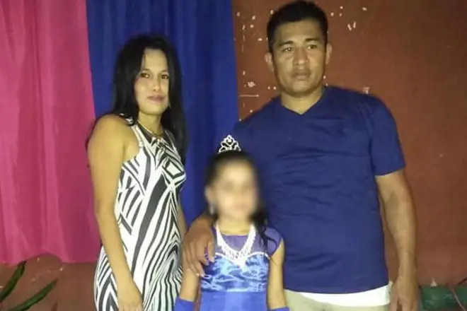 Kenia, Wilson y una de sus hijos antes de llegar a EE.UU. hace dos años
