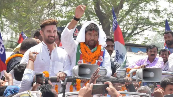 चिराग पासवान और पशुपति पारस. साल 2019 के लोकसभा चुनाव के दौरान. फ़ाइल फ़ोटो