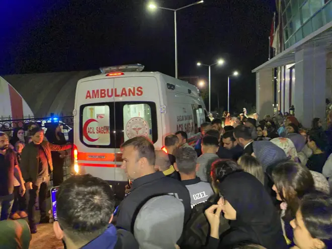 Rize’deki KYK yurdunda boş bir asansör arıza nedeniyle zemine çakıldı