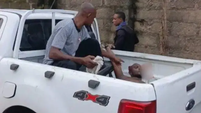 Nibi ti ọkunrin naa ti farapa, ti wọn ti gbe e sinu ọkọ