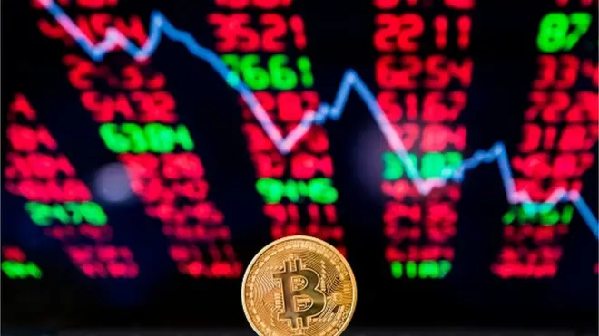 За останній місяць вартість біткоїна до долара впала на 40%