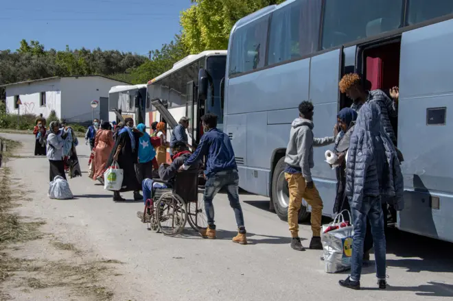 Muhaajiriin ay qoysas Soomaali ah ku jiraan oo ku sugan Giriigga