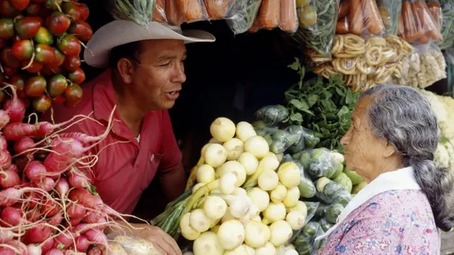 Чоловік і жінка довголіття 100 років