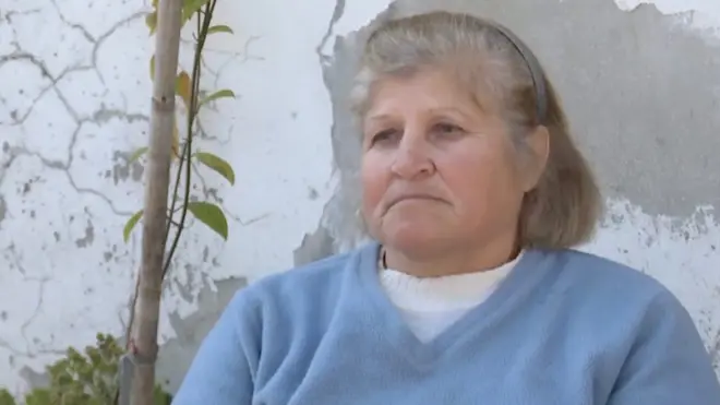 سوريون يفضلون البقاء في منازلهم المتضررة بسبب الزلزال على الانتقال للملاجئ