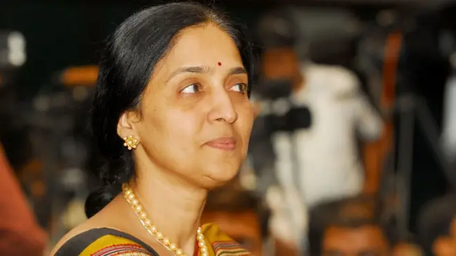 Читра Рамкришна советовалась со своим духовным наставником по всем важным вопросам