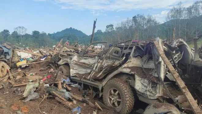 မုန်လိုင်ခက် တိုက်ခိုက်ခံရမှုအပြီး အပျက်အစီးတွေ 