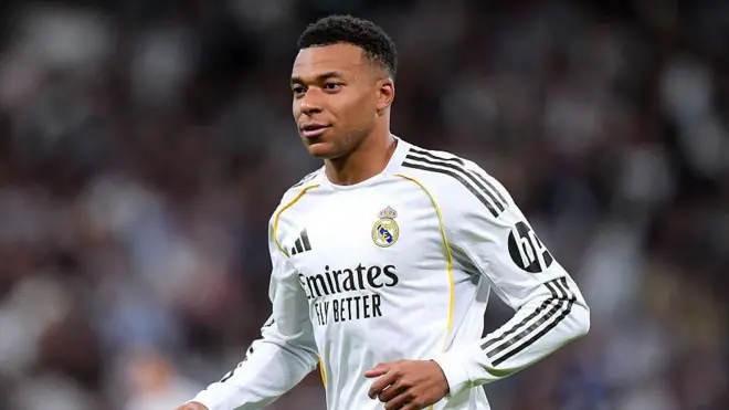 Kylian Mbappé a été sifflé par les supporters lors du match de Liga opposant le Real Madrid au Real Oviedo au stade Santiago Bernabéu le 14 mai 2026 à Madrid, en Espagne.