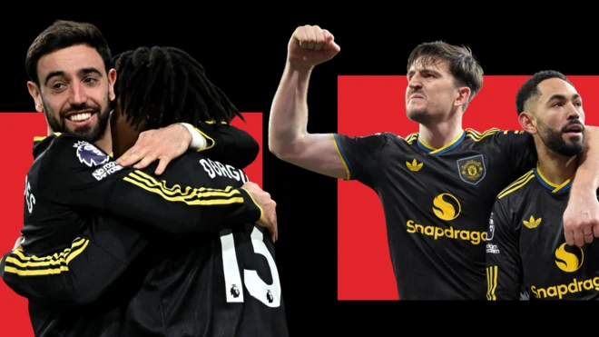 Manchester United players celebrate against Arsenal