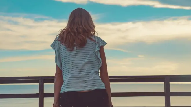 Joy, de 35 años, dice que nunca ha salido con ningún chico.