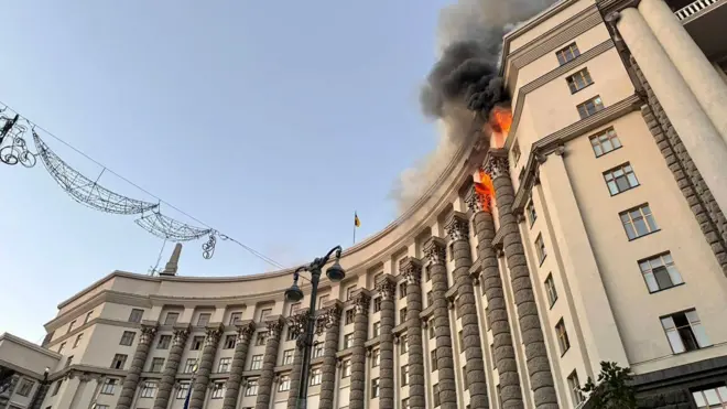 ruski napad na kijev, rusi pogodili sedište ukrajinske vlade