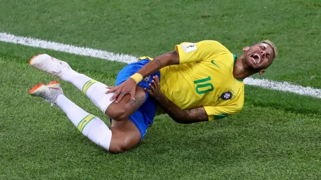 Neymar critiqué pour ses chutes théâtrales