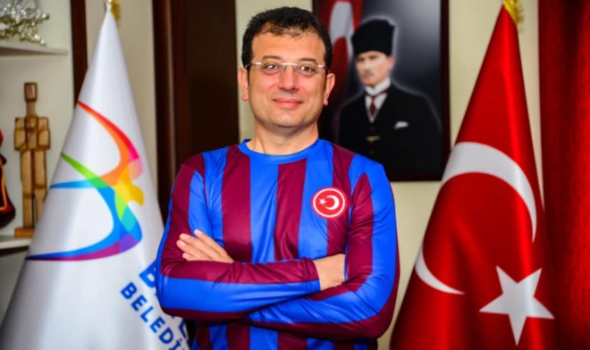 İmamoğlu henüz Beylikdüzü Belediye Başkanı iken formalı bu fotoğrafı sosyal medya hesabından paylaşmıştı (2017)