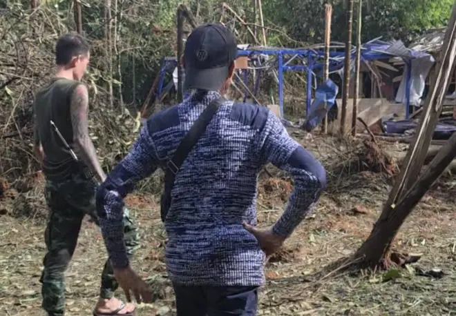 မေလ ၂၇ ရက်မှာ စစ်တပ်လေကြောင်းတိုက်ခိုက်ခဲ့တဲ့ စခန်းကို သွားရောက် ကြည့်ရှုခဲ့တဲ့ ရေးဘီလူး
