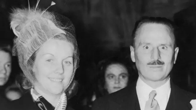 奥斯瓦尔德·莫斯利和第二任妻子戴安娜·密特福德（Diana Mitford），1947年
