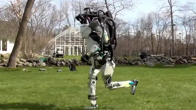 Робот от Boston Dynamics вышел на пробежку