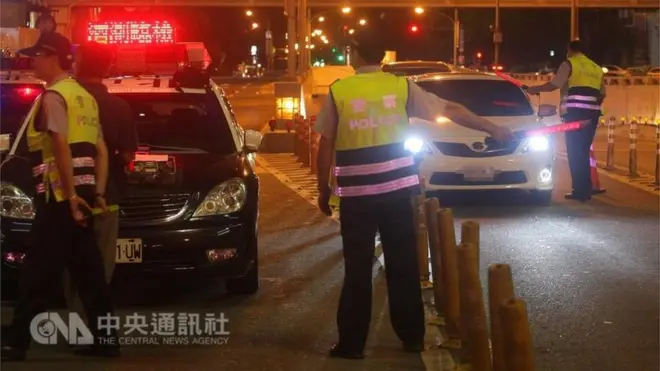 專家認為，與其引進不合人權的鞭刑制度，不如加重與周遭人士的連帶責任。