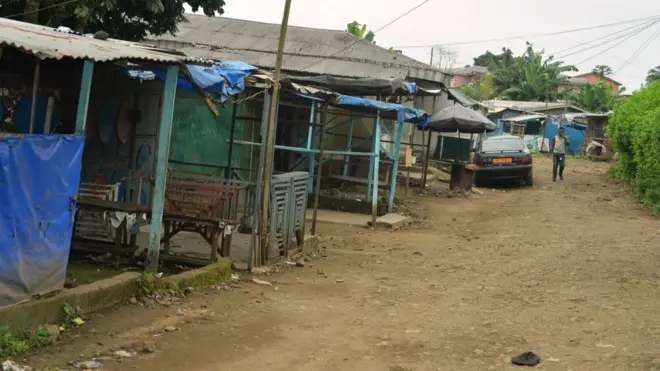 Wan man weh e di waka for Buea for October 1