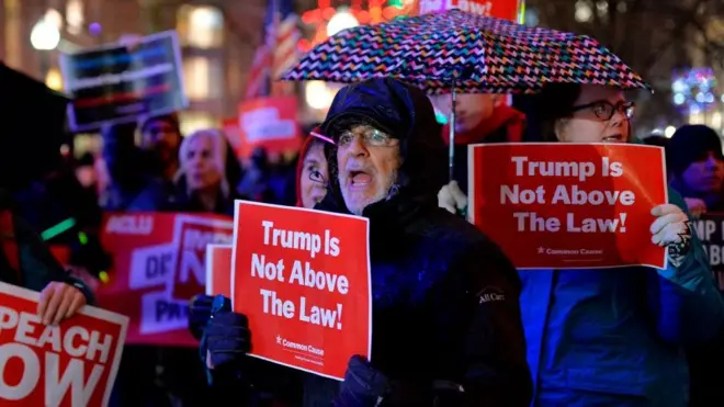 متظاهرون مناهضون للرئيس الأمريكي