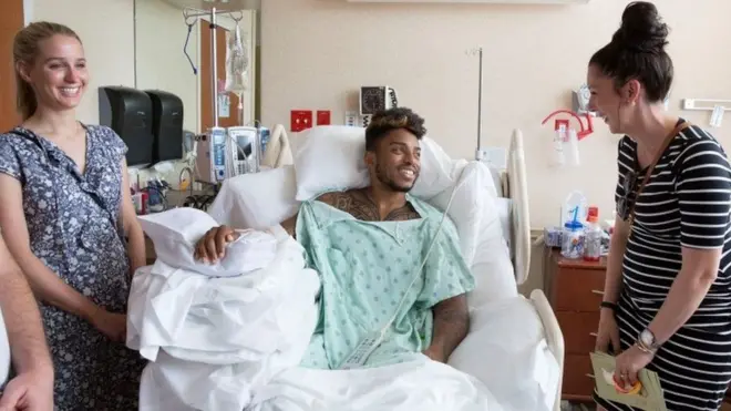 La medida de los hospitales ha sido bien recibida por los sobrevivientes del ataque.